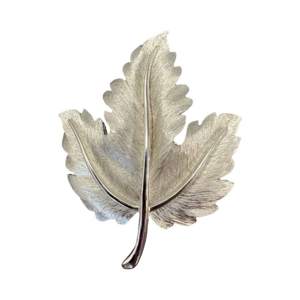 Vintage 1960s Crown Trifari Brushed Silver-Toned Maple Leaf Brooch signed